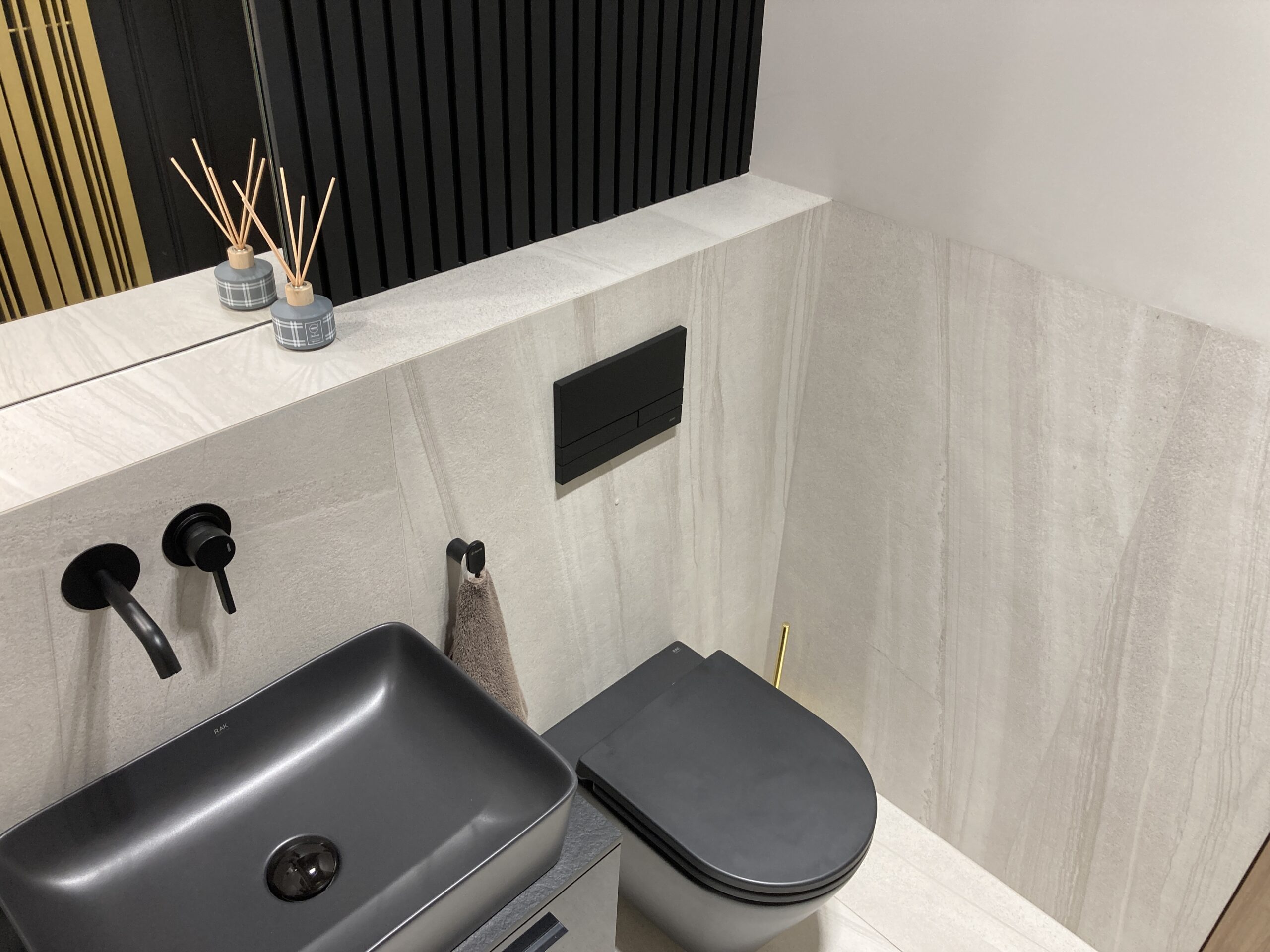 płytki piaskowiec łazienka