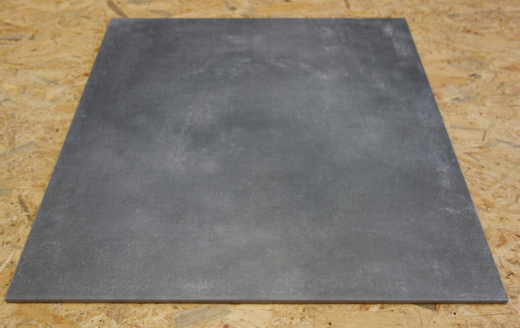 gres imitujący ciemny beton 60x60