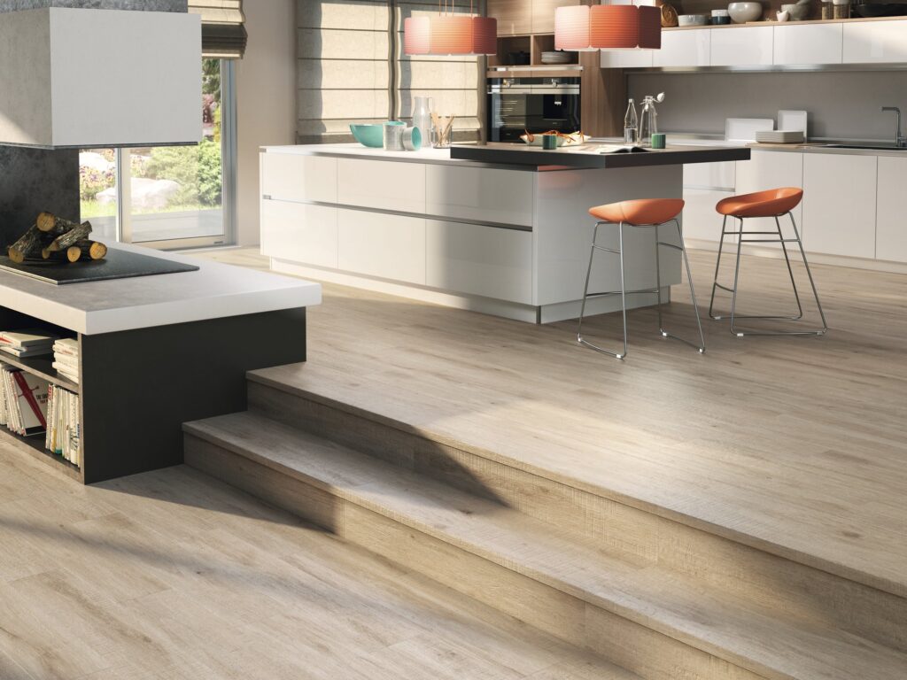 schody z płytek drewnopodobnych