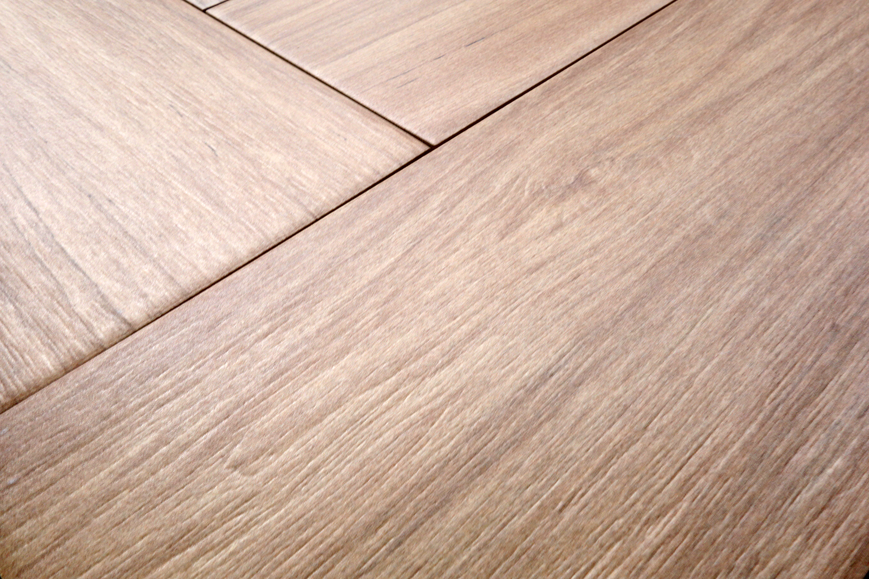 Jak czyścić płytki drewnopodobne?