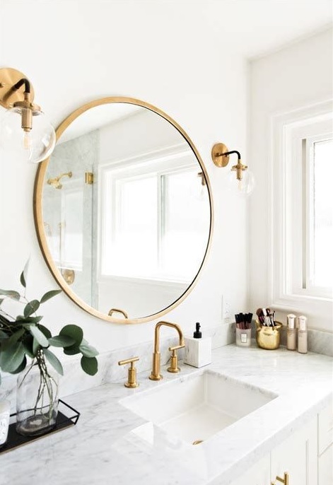 Lustro powiększające łazienkę