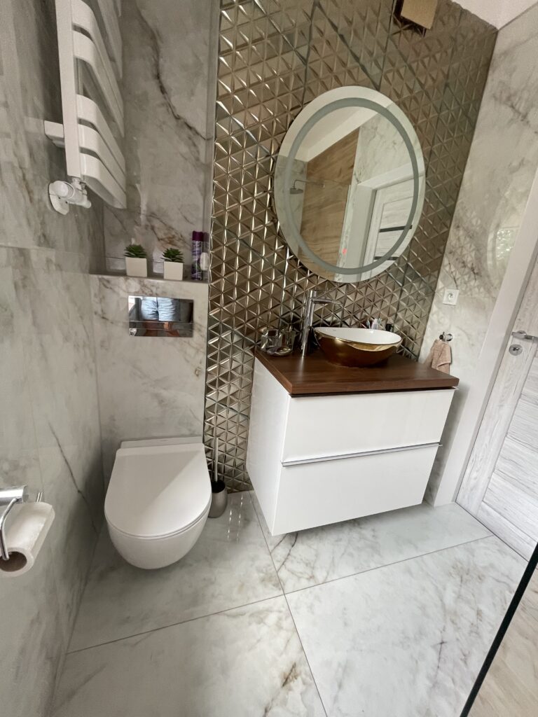 Image #1 from Renata