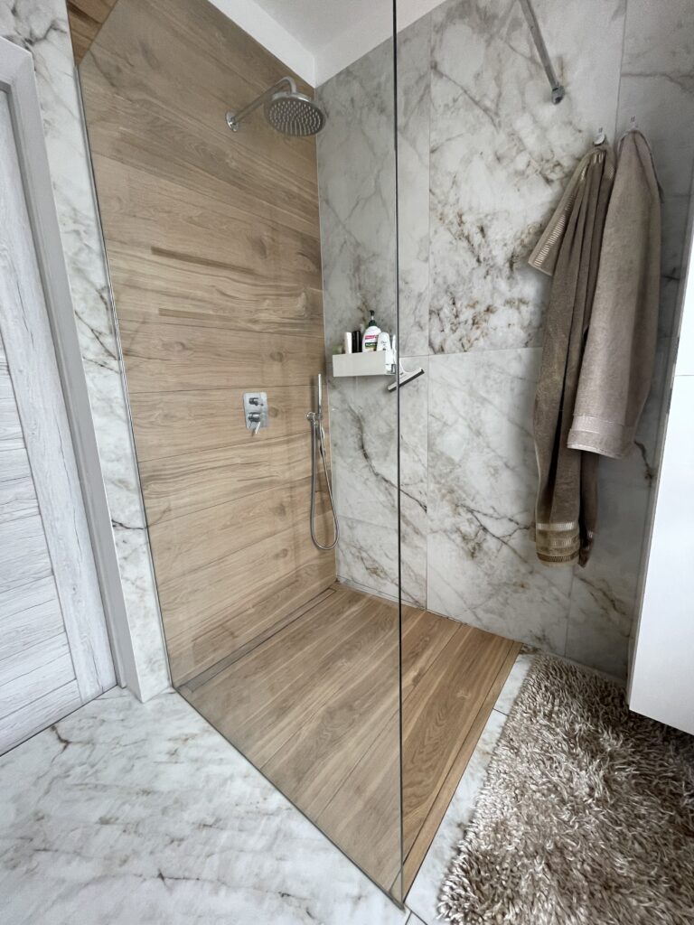 Image #1 from Renata