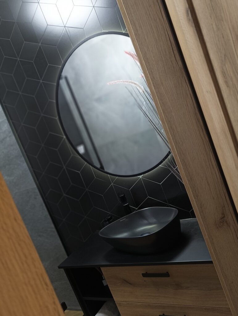 Image #4 from Monika