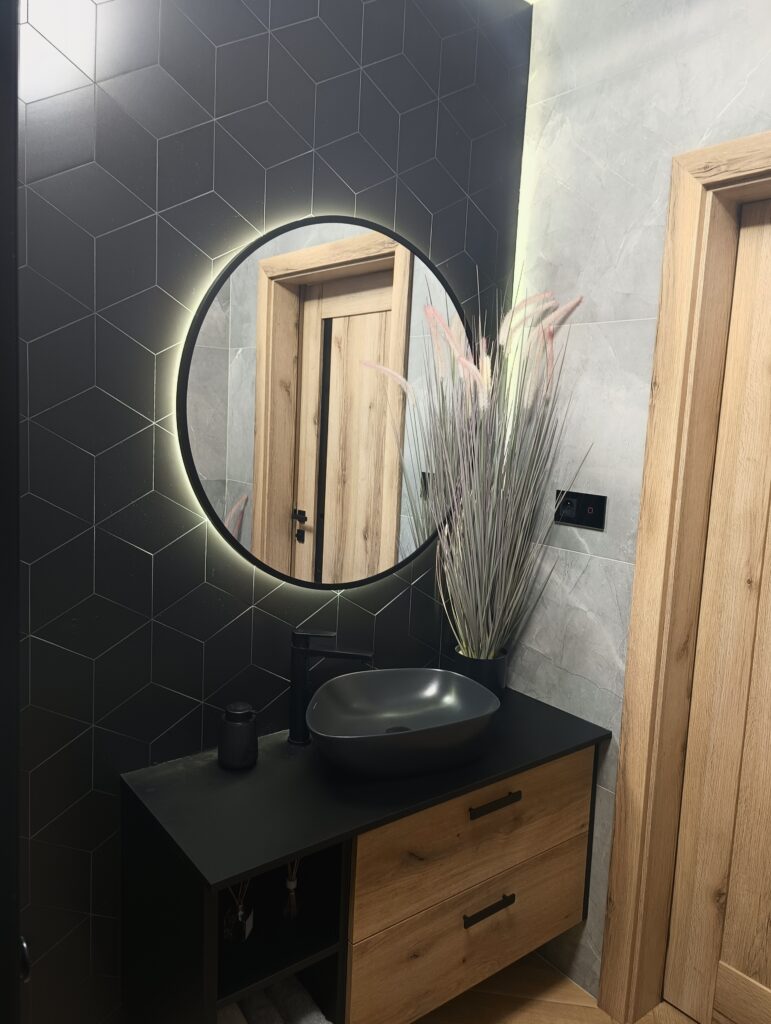 Image #5 from Monika