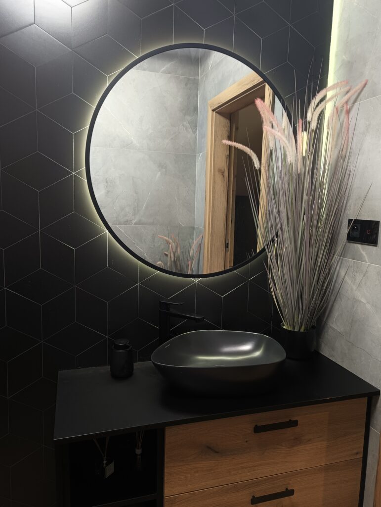 Image #3 from Monika