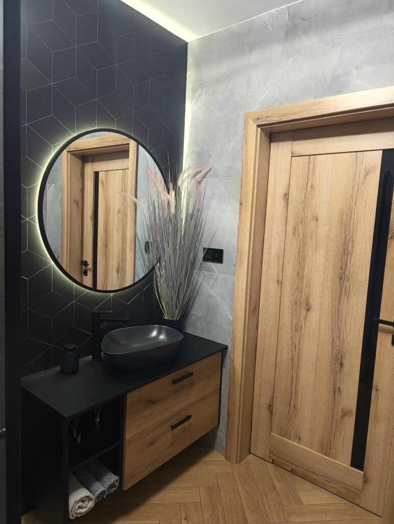 Image #1 from Monika