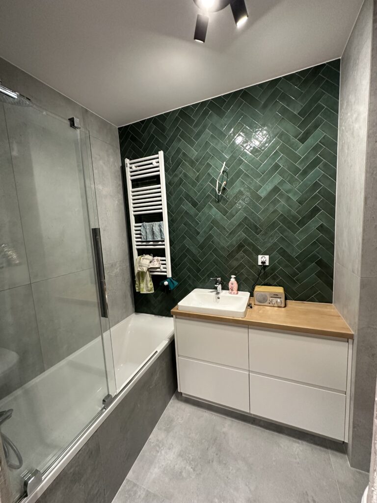 Image #1 from Angelika